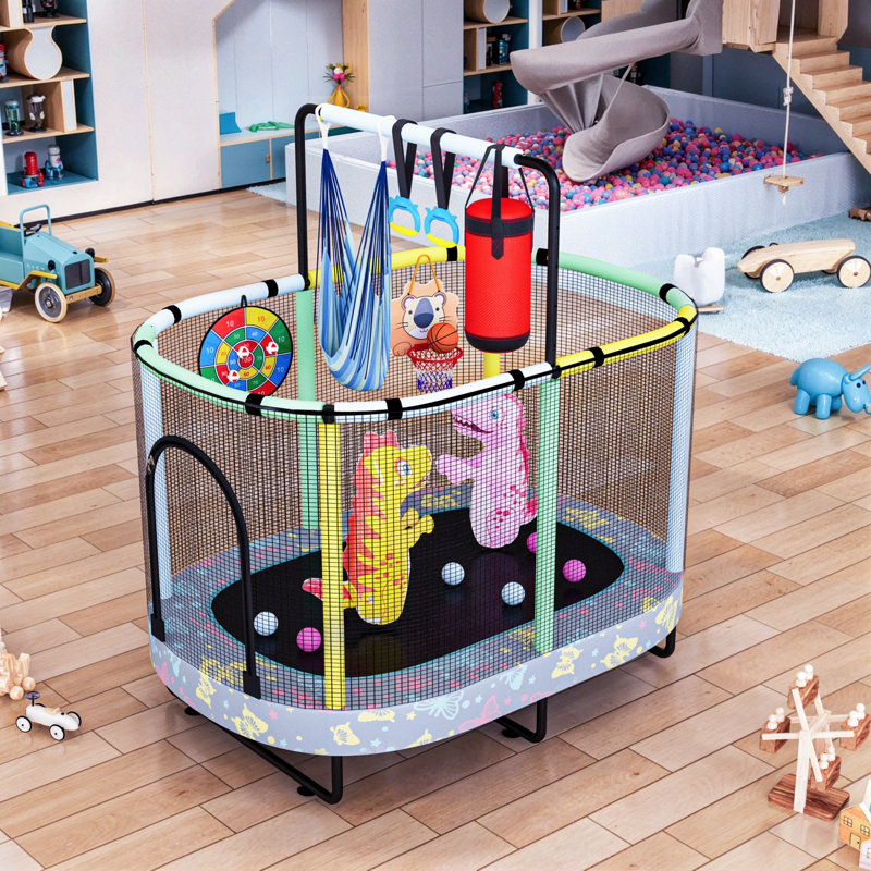 Trampoline ovale pour enfants de 60 po, trampoline pour tout-petits d'intérieur et d'extérieur de 5 pi avec enceinte sécuritaire, barre de gymnastique ajustable, balançoire et jouets pour les 1-8 ans