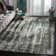 Tapis argenté tissé à plat à la main à motif abstrait Zowie