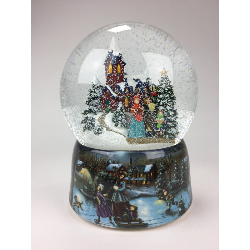 Boule à neige avec une scène d'églises d'hiver