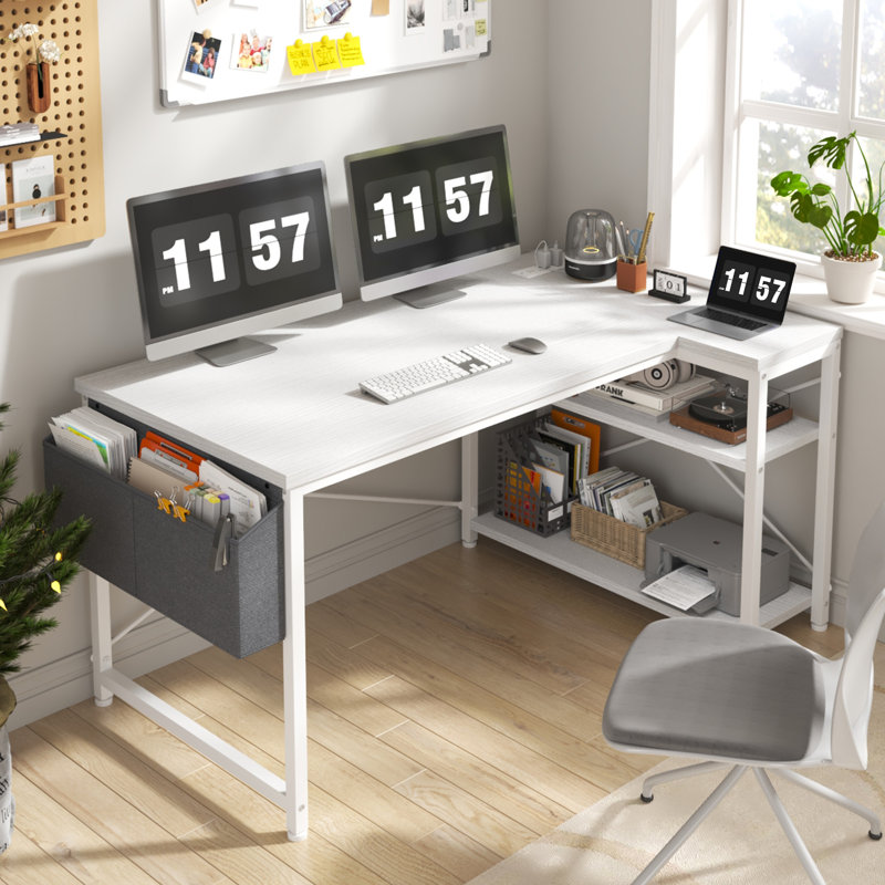 Bureau d'ordinateur en bois manufacturé en L Ciupan avec prise de courant, H 29,5 po x l 47,2 po x P 27,5 po, Blanc
