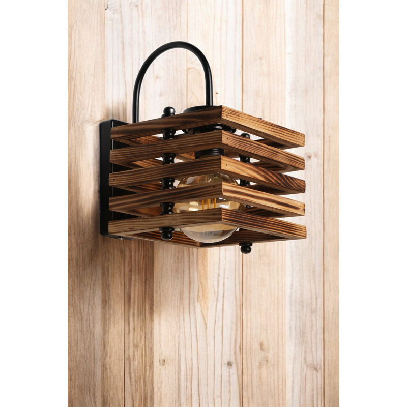 Lynnville Wood LED Wallchiere