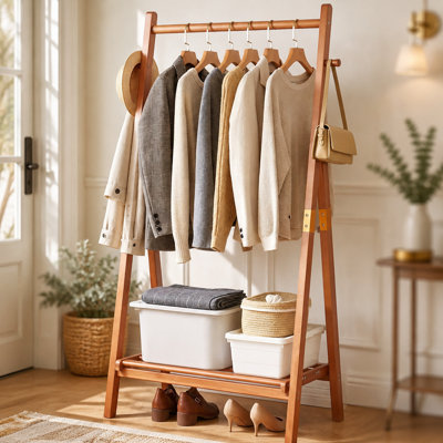 Portant à vêtements robuste en bois massif autoportant, 39,37 po, 17,72 po, 62,4 po, support en forme de A avec tablette de rangement inférieure et crochets latéraux, présentoir à vêtements pour chambre à coucher, couloir