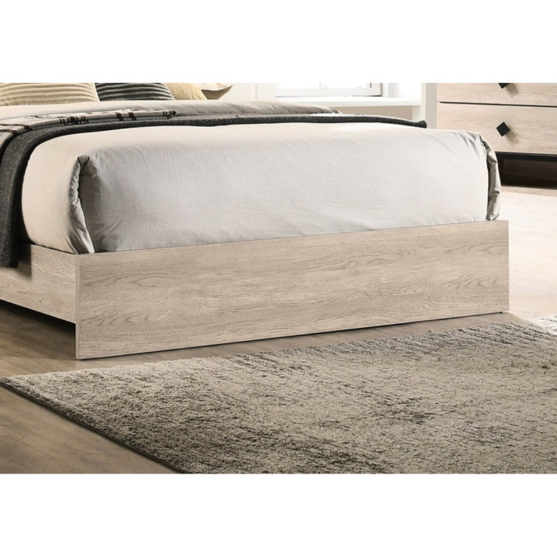 Grand lit contemporain en bois d'hévéa, finition crème, tête de lit transitionnelle en tissu gris, structure en bois, Crème
