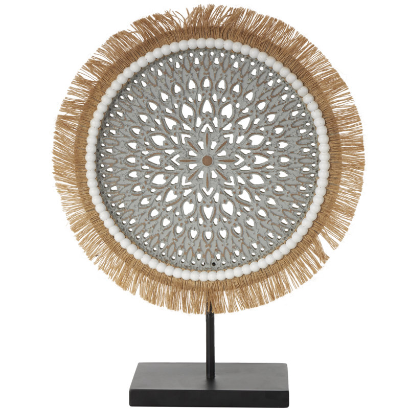 Sculpture tribale en bois faite à la main avec frange et base noire, H 17,75 po x l 13,8 po x P 4 po, Gris