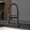 Robinet de cuisine rétractable en acier inoxydable, noir, levier simple, robinet commercial en matériaux de construction avec acier, débit d'eau régulier et contrôle de la température