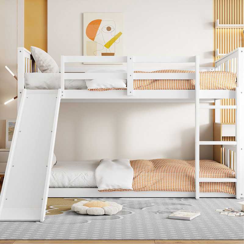 Lit simple superposé avec glissade - blanc pour une chambre calme et une construction stable
