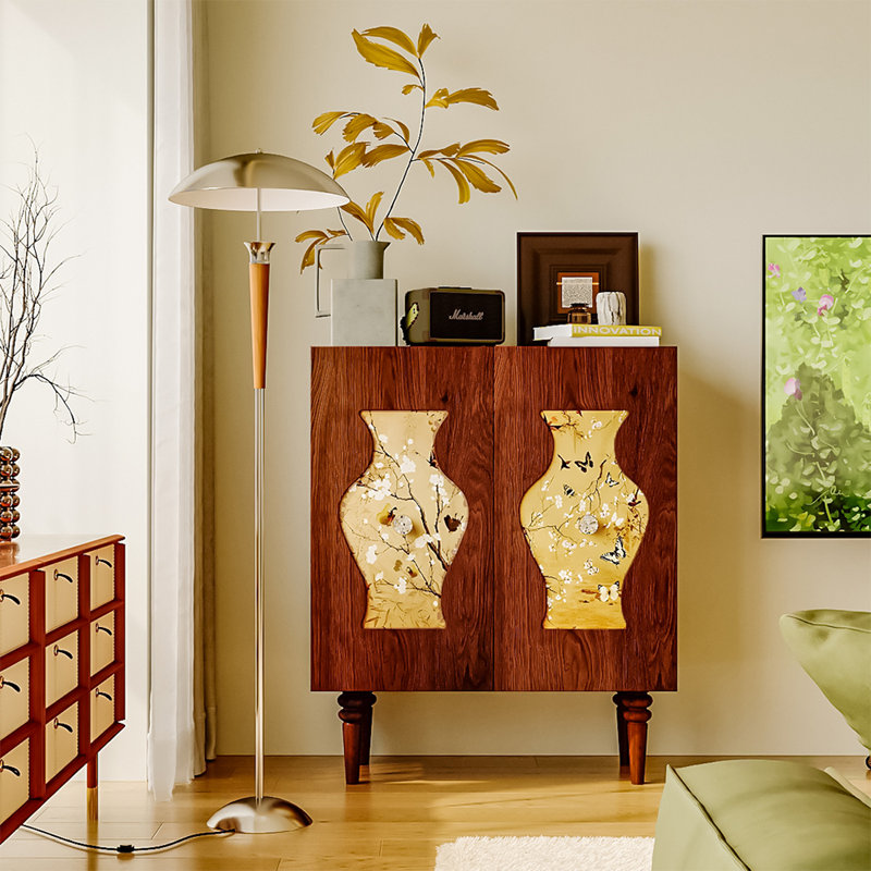 Une armoire de rangement de style central