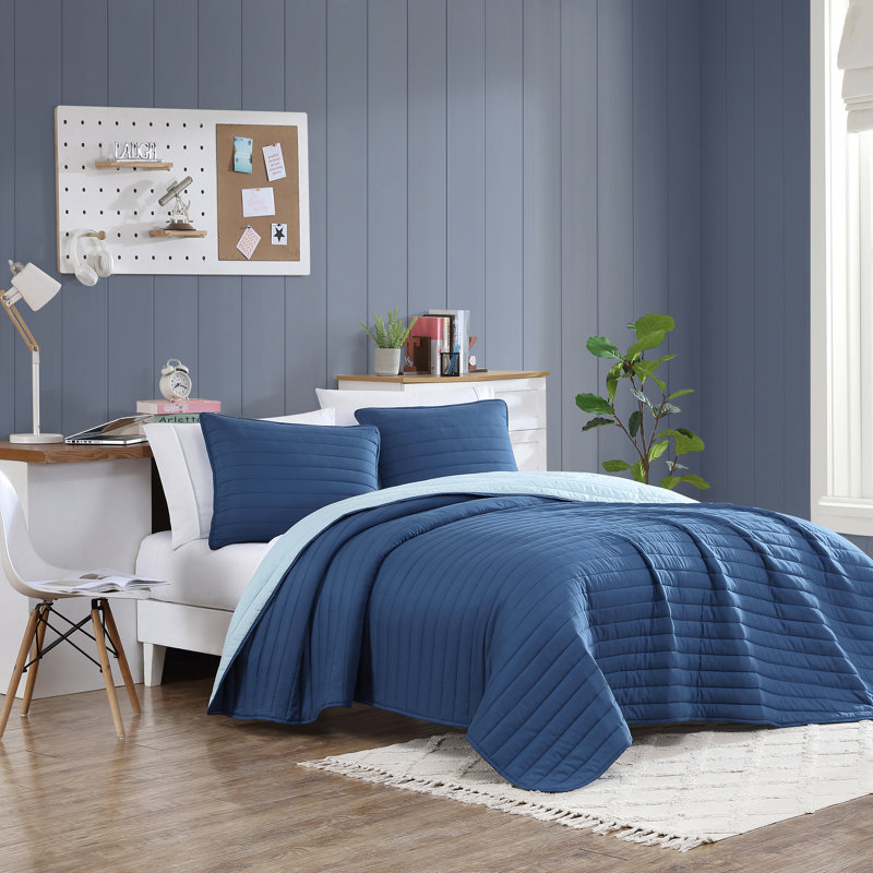 True Classics Microfiber 3-Piece Reversible Quilt Set, Twin Quilt + 1 Standard Sham, Blue