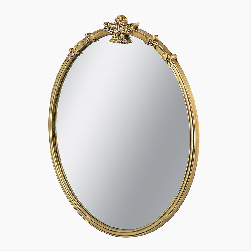 Miroir mural 30 po x 31 po avec finition dorée et écusson décoratif
