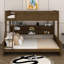 Lit superposé simple au-dessus de grand lit moderne avec armoires de rangement intégrées et ports USB, structure de lit superposé en bois massif avec échelle-818758006-818757897