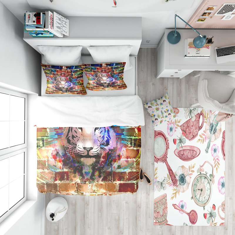 Tiger over Abstract Brick Design - Abstract Duvet Cover Set - Microfiber Polyester, Full/Queen Duvet Cover + 2 Shams