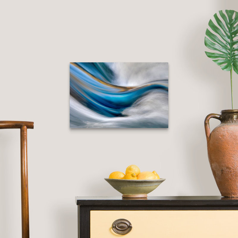 « So Gentle, So Furious » par Ursula Abresch - photographie sur toile tendue, H 12 po x l 18 po x P 1,25 po