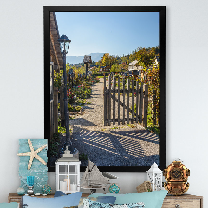 «Wooden Gateway to Old Church», reproduction de cadre photo sur toile, Toile avec cadre photo noir