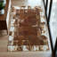 Tapis brun en peau de vache patchwork, tapis en peau de vache naturelle-352699368