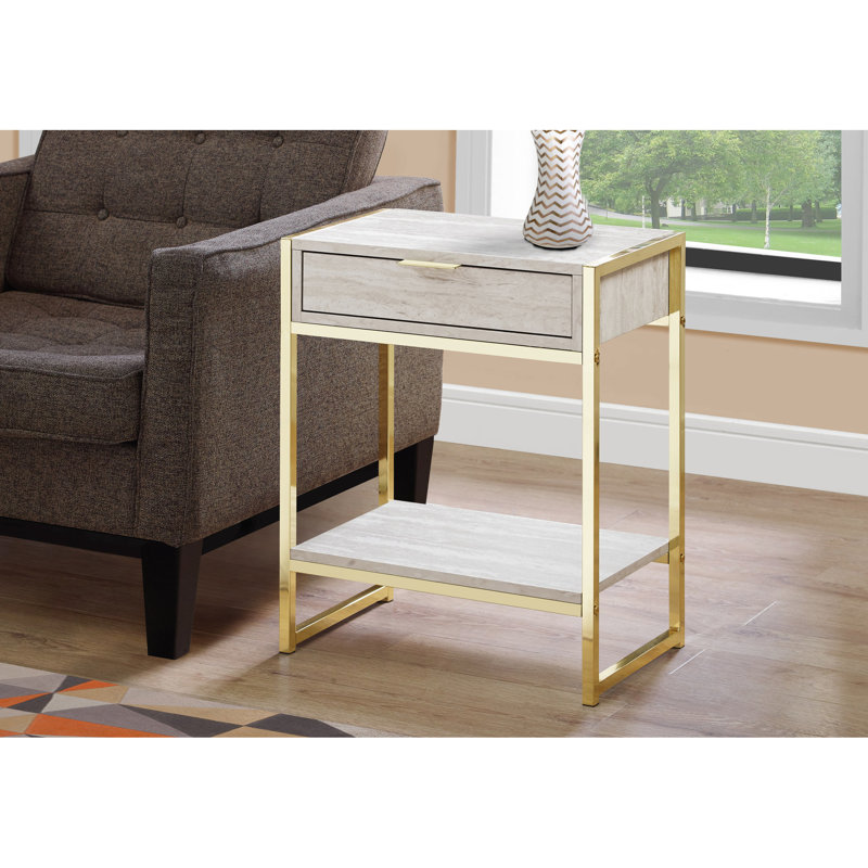 Table de chevet beige avec surface d'aspect marbre et poignée de tiroir en métal doré