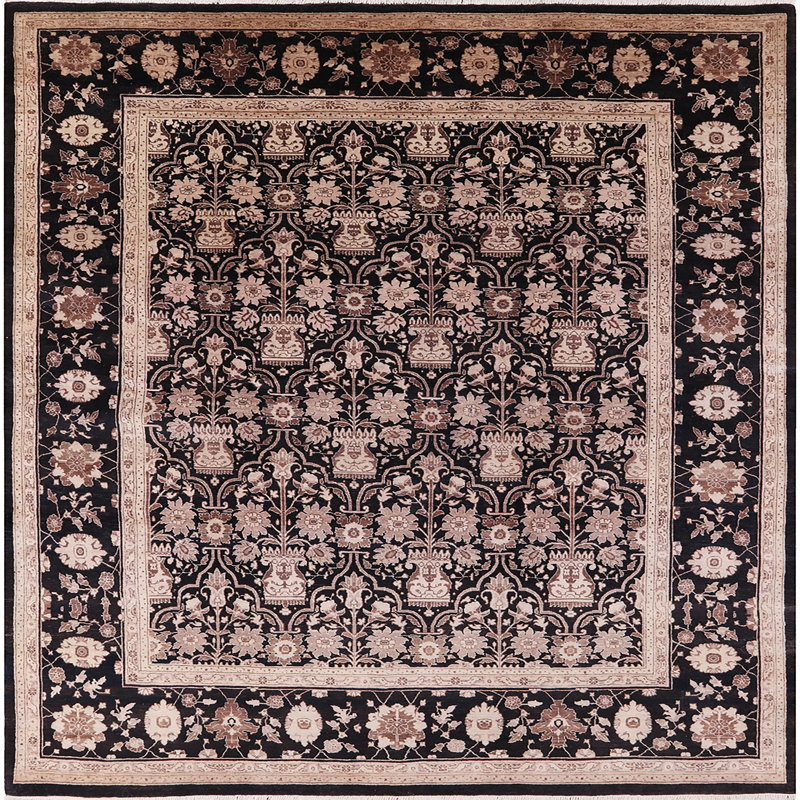 Tapis oriental noir et beige, Carré 4 pi
