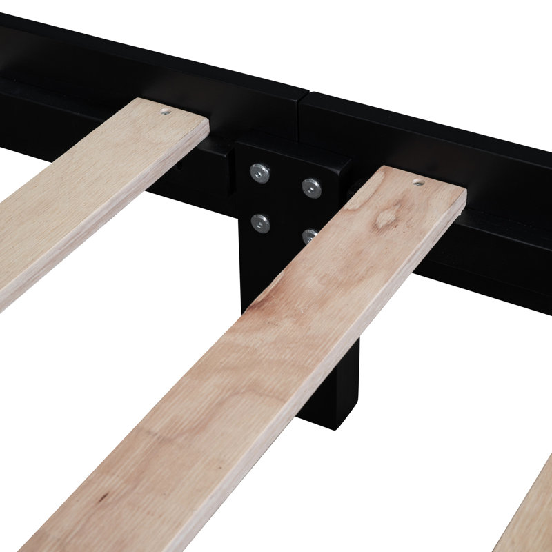 Structure de lit plateforme noire avec support en lattes de bois pleine grandeur de style rétro