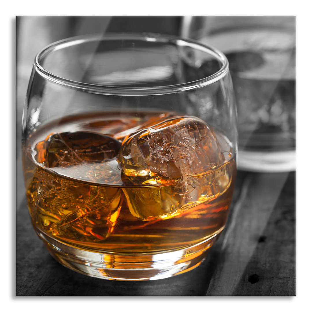 Glasbild Gekühlter Whiskey im Glas