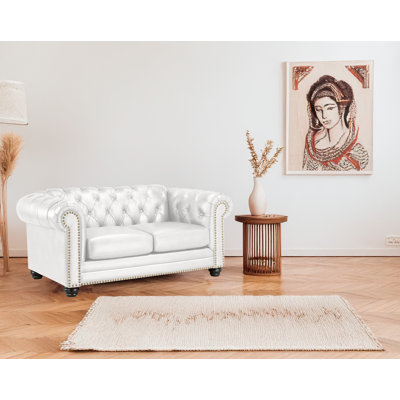 Causeuse Chesterfield en cuir à accoudoirs roulés 70 po Ornellas