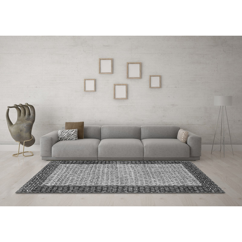 Mckaylynn Performance Oriental Indoor Rug, Round 7'