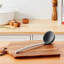 Louche en silicone Tovolo avec poignée en acier inoxydable pour ragoûts et sauces pour soupes, gris anthracite