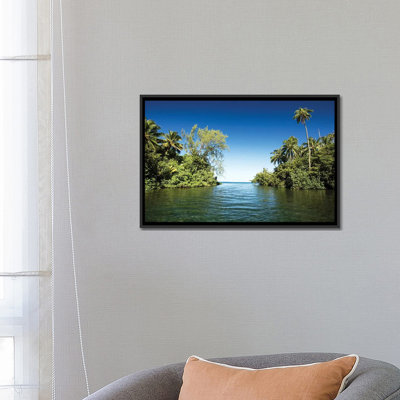 «Palm Trees on the Coast, Moorea, Tahiti, French Polynesia», reproduction de photo sur toile