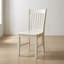 Ensemble de salle à manger rectangulaire 7 pièces en bois d'hévéa fini blanc lin, comprenant une table et 6 chaises à dossier à lattes, style milieu du siècle.