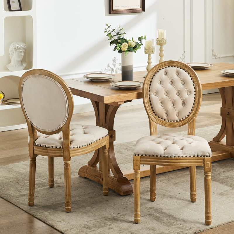 Chaises de salle à manger rembourrées en velours beige avec garniture cloutée, Beige