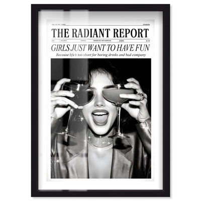 «Girls Fun» dans un journal, Shadowbox, photographie de mode par Notoriart, cadre noir, 24 x 36