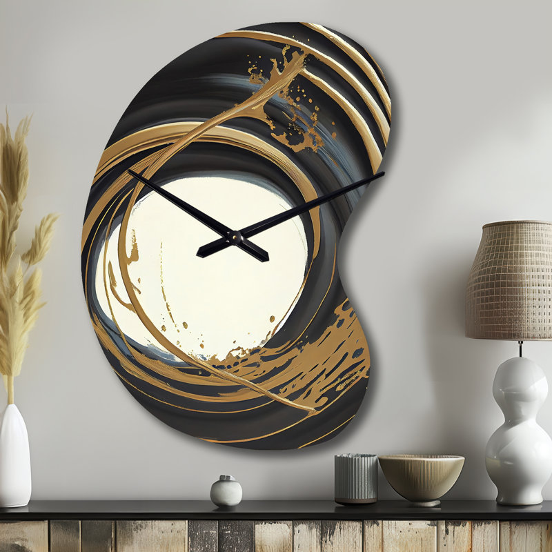 «Black and Gold Circle II - Abstract Spirals», forme unique en métal, horloge murale asymétrique moderne, Grand