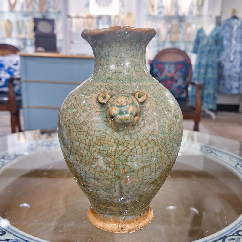 Vase en porcelaine avec glacis craquelé