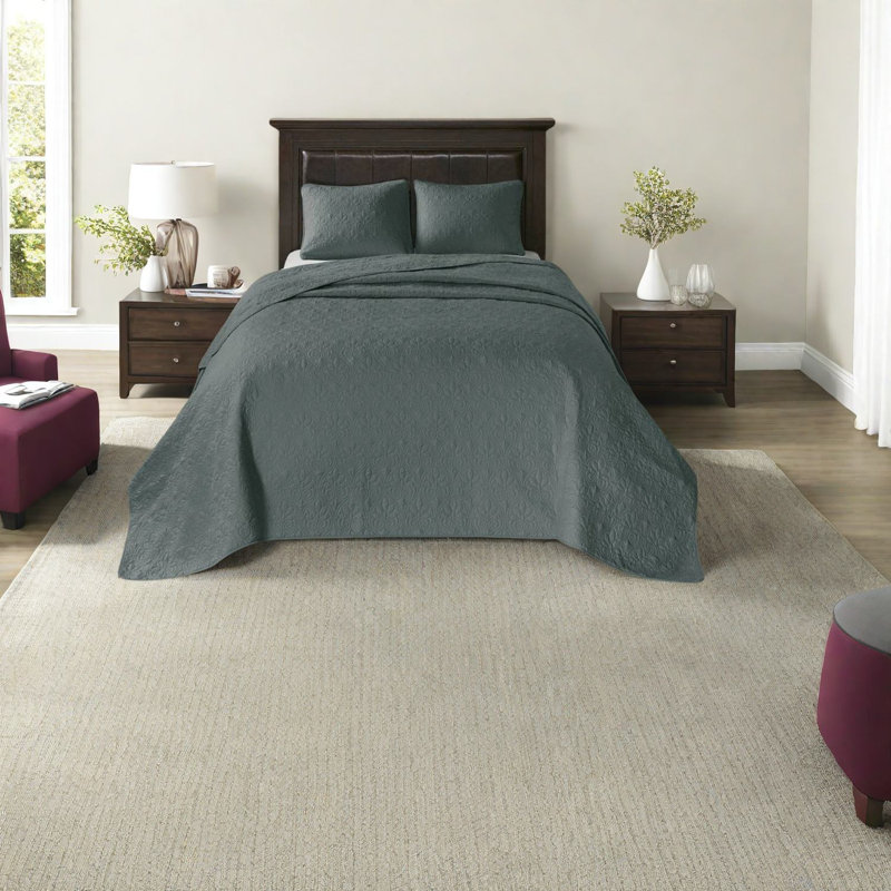 Comfortable Polyester Bedding Sets, Green Reversible Quilt For Home