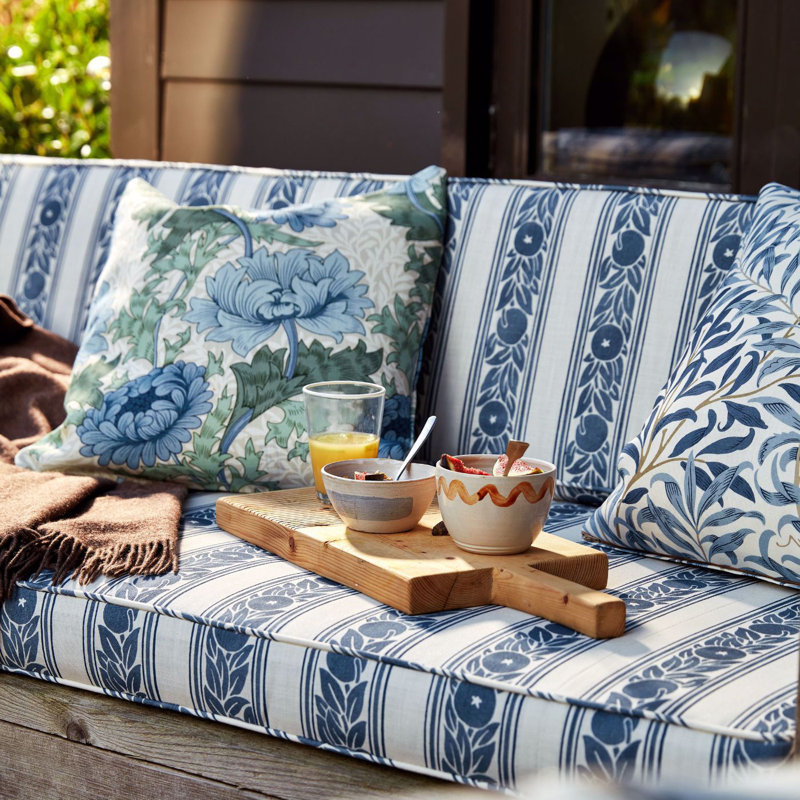 Chrysanthemum Fabric, Indigo/Bayleaf