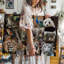 Toile, "Un collage vibrant de divers animaux remplit la scène"-268667923