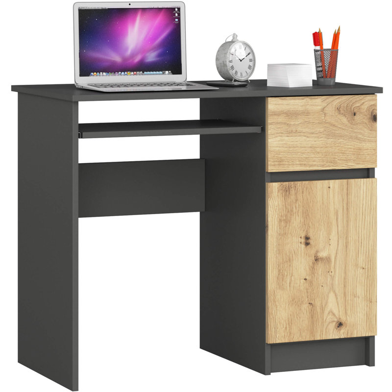 Soukaina Desk