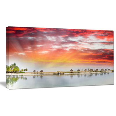 " Roatan Beach Sunset Panorama "