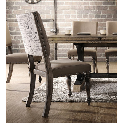 2 chaises de salle à manger en bois flotté avec impression de script envoûtante - conception rustique moderne, garniture cloutée en microfibre, construction, l 20 po x P 25 po H, assemblage requis 2 pièces