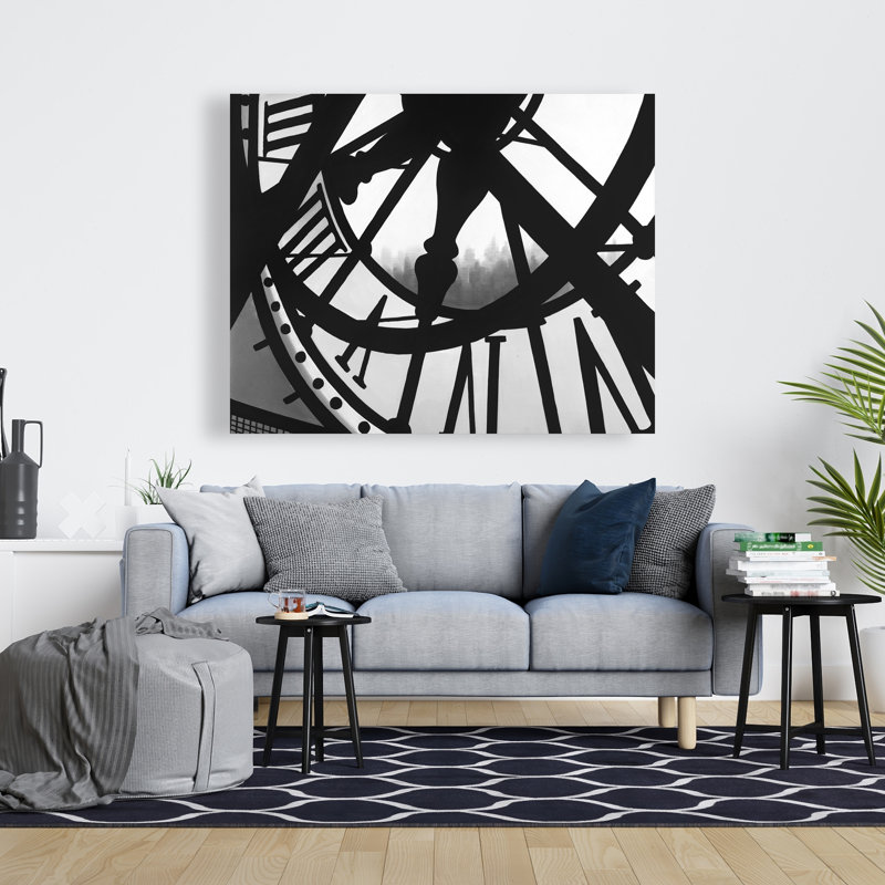 Horloge géante au musée d'Orsay, décor de toile monochrome