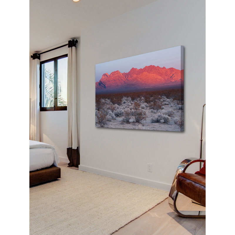 «Red Hills», reproduction, 40 po x 60 po, Toile tendue