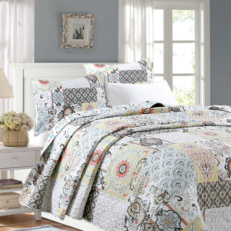 Paramore Floral Quilt, King Quilt + 2 Shams + 3 Pillows
