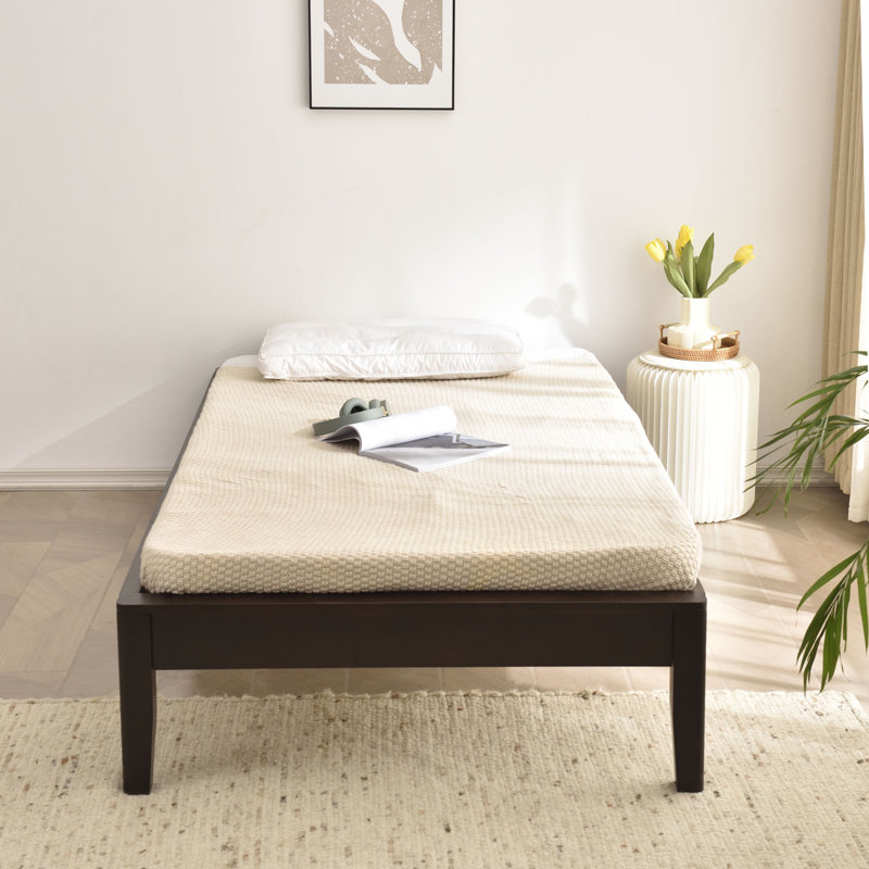 Base de lit plateforme en bois de pin massif Red Barrel Studio® Selena, Simple, Tabac