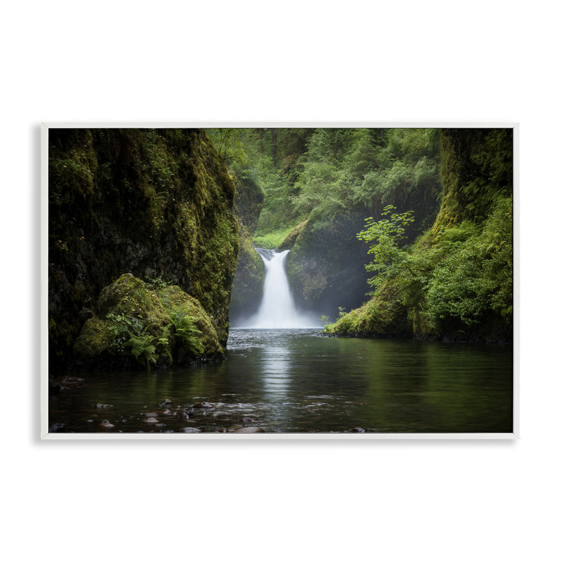 «Peaceful Waterfall Creek», estampe numérique par Richard Wong, Estampe numérique encadrée blanc bord de mer