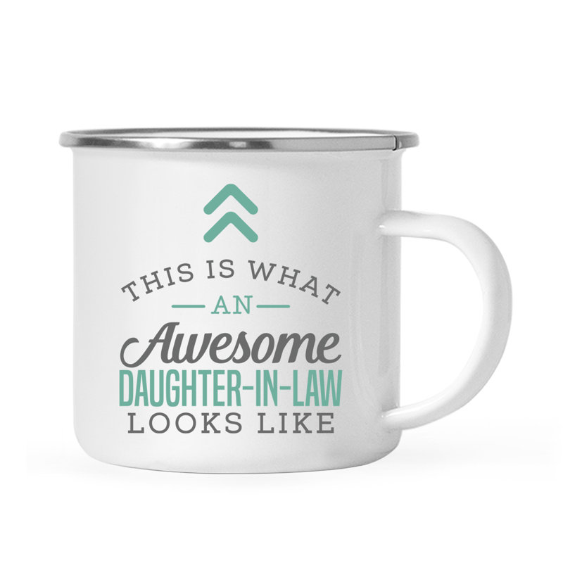 C’est ce qu’un magnifique look ressemble à une grande tasse de camping fille de famille