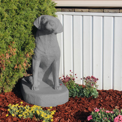 Statue Etta Labrador assise