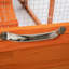 Poulailler orange innovant avec deux points d'entrée, une pente de glissement et des panneaux d'habitat à motifs colorés, une chambre à coucher, une course extérieure pour les petits groupes