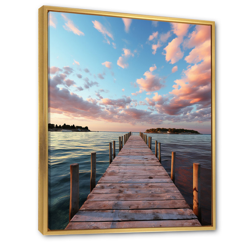 Jetée et quai Tranquil I - art mural de bord de mer pour le salon, H 44 po x l 34 po x P 1,5 po, Cadre flottant doré