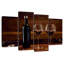 Yarlin buvant du vin rouge-108904660