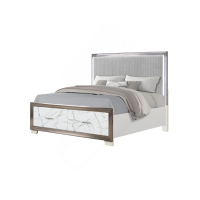Grand lit Desire - Tête de lit tapissier à DEL avec rangement pour pied de lit à motif de marbre et garniture métallique pour une chambre à coucher chic et moderne