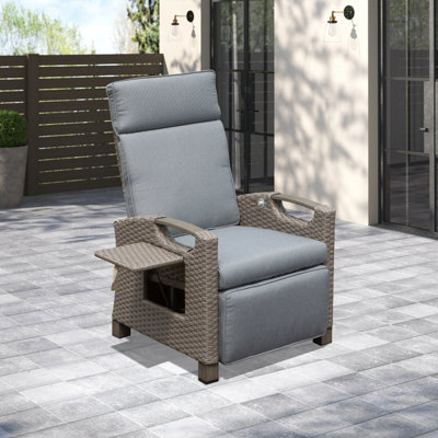 Chaise de patio inclinable avec coussins