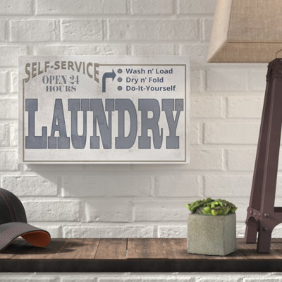 "Mudroom Self Serve Laundry" par Lightboxjour - reproduction d'art textuel sur toile